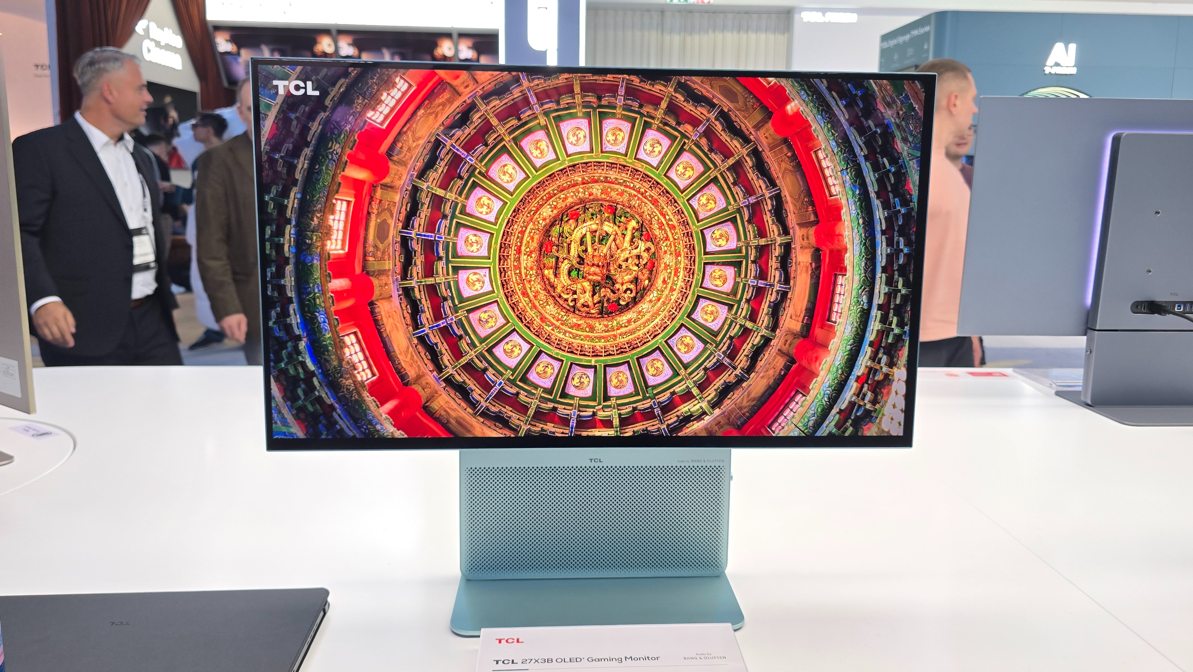 TCL complète sa gamme OLED+ avec un 27 pouces QHD à 280 Hz