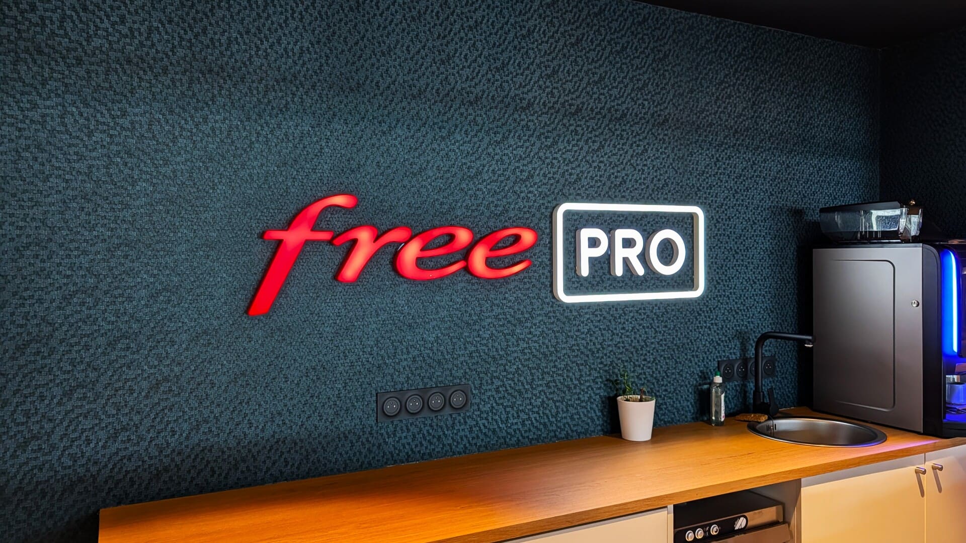Free Pro lance un nouveau forfait mobile pro à moins de 6 euros qui va frustrer ses concurrents