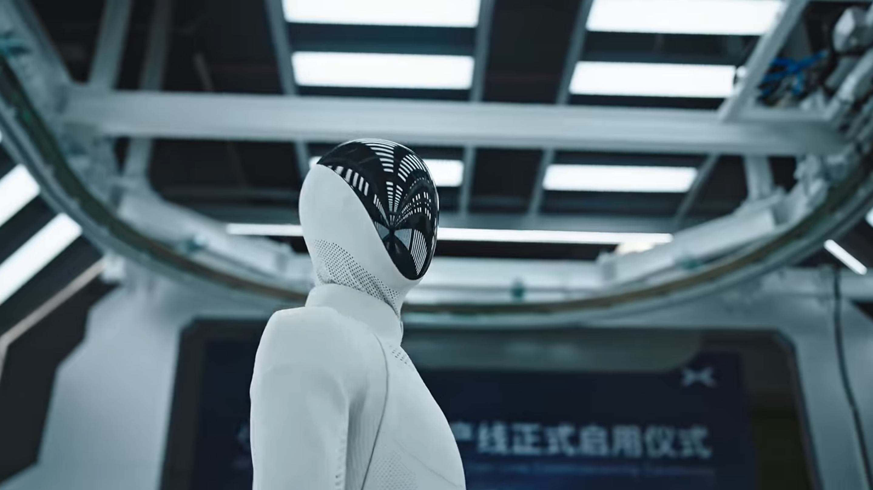 La fin de l'humain ? Xpeng lance une ligne production de son robot Iron... à 80% automatisée