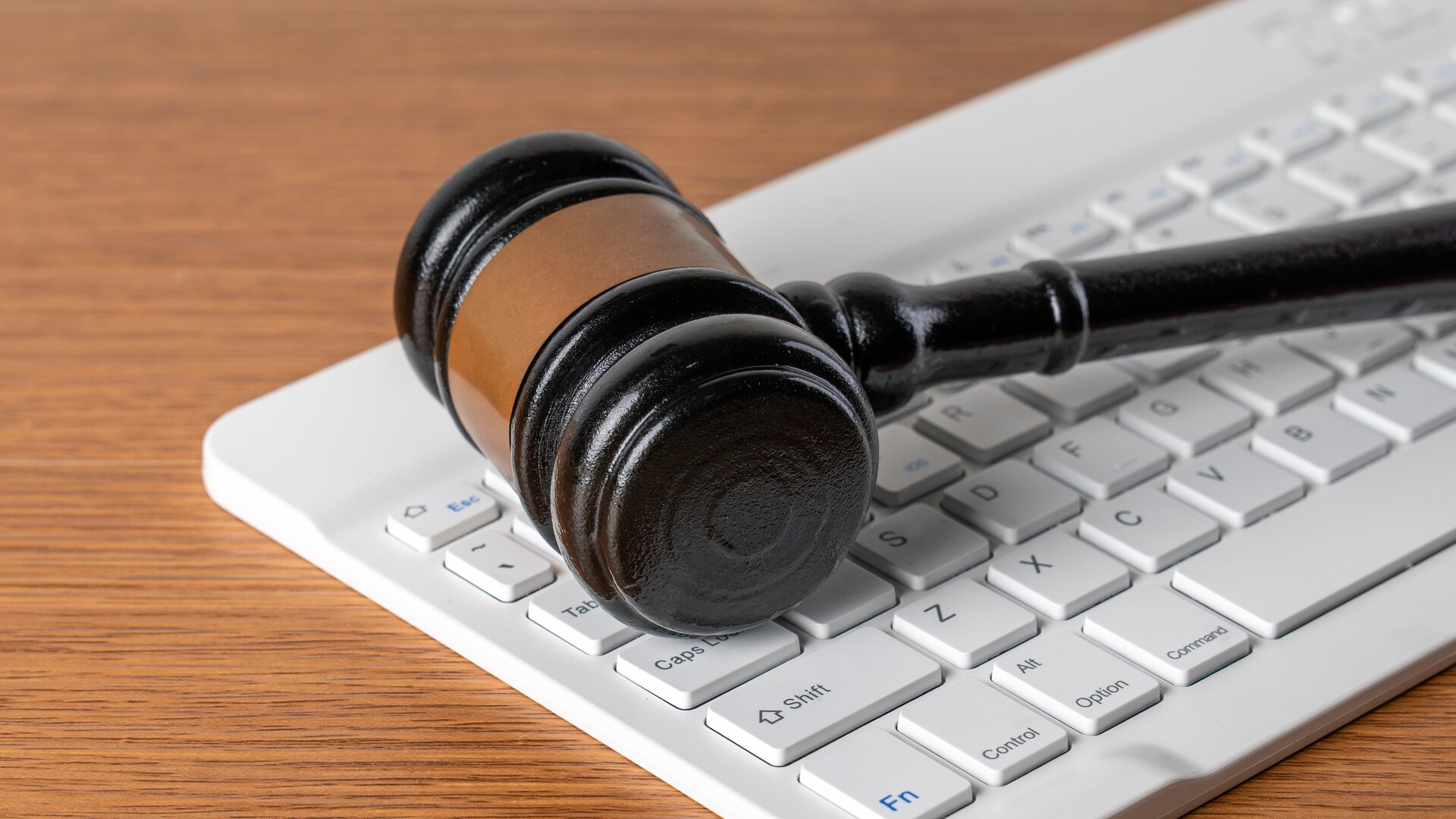 Il se prenait pour un procureur devant son clavier, comment un « geek » parisien a piégé notaires et entreprises