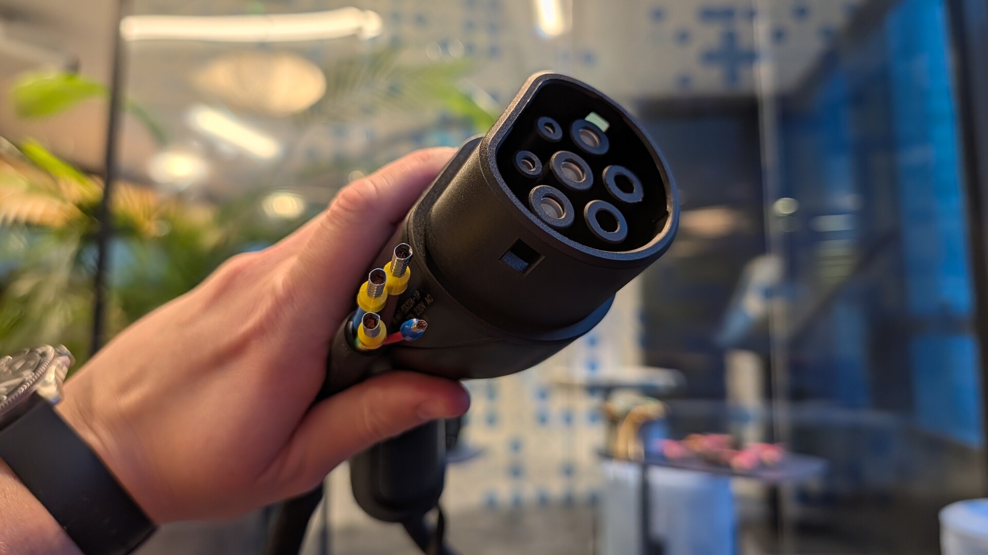 Ils volaient les câbles des bornes de recharge électriques dans le Sud de la France, deux individus arrêtés