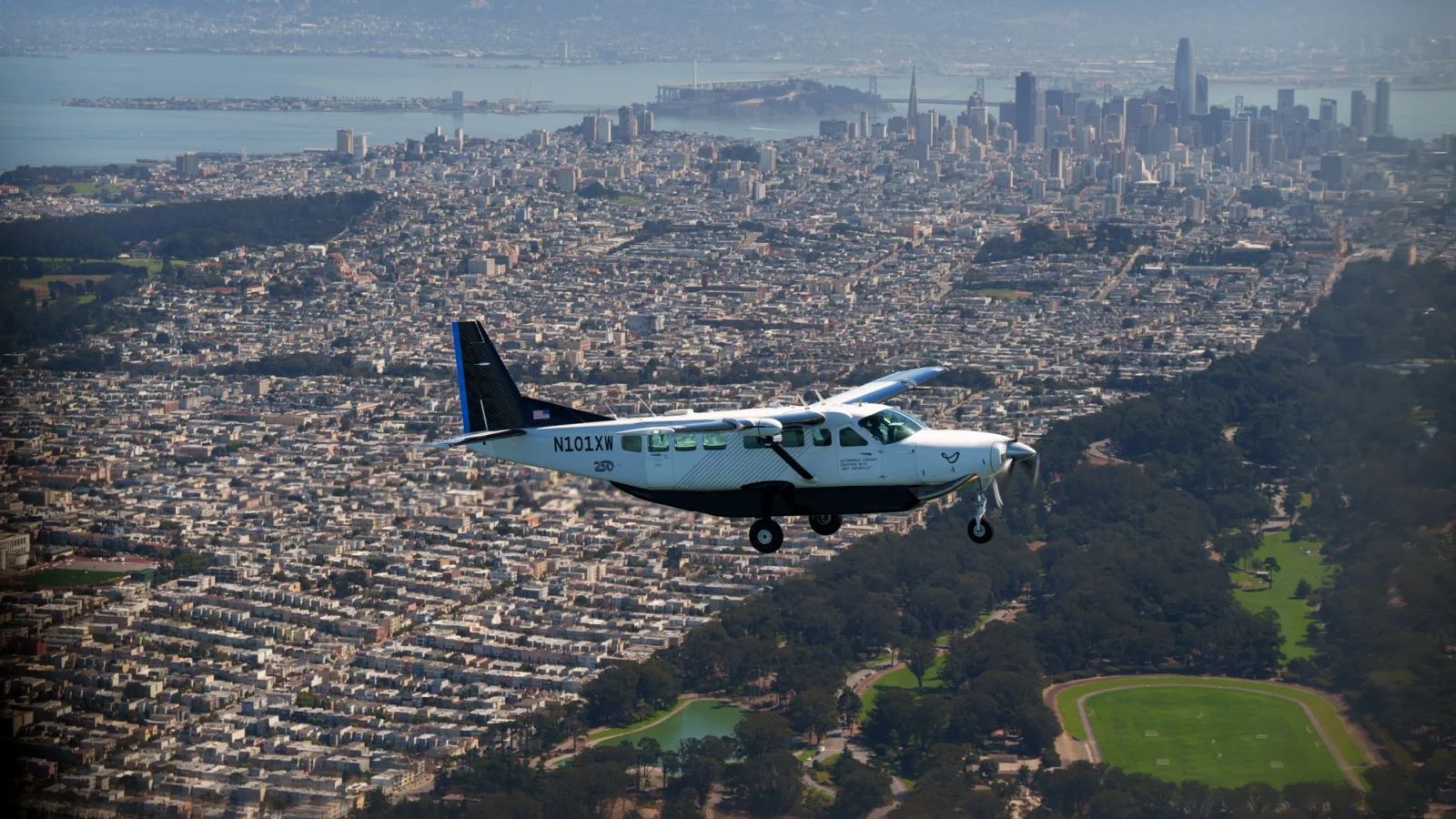 Un avion autonome réalise le tout premier vol transcontinental presque sans pilote aux États-Unis