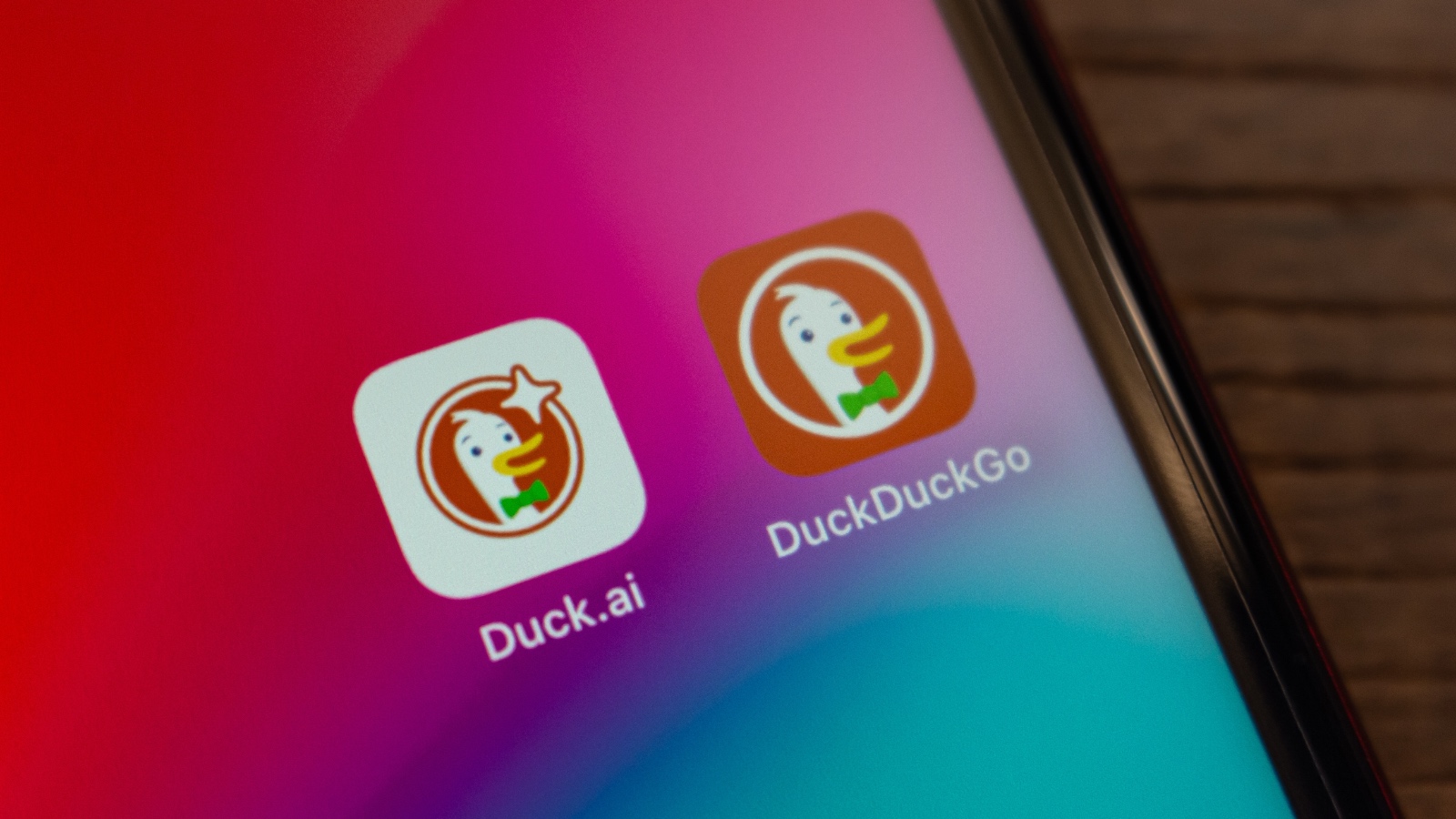 On a testé Duck.ai Pro, l'IA confidentielle qui donne accès aux meilleurs modèles de Claude et ChatGPT