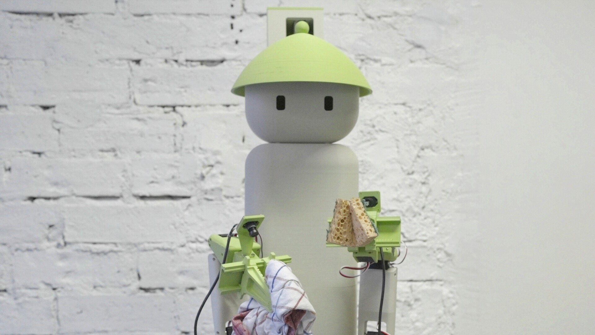 Un nouveau robot domestique débarque, il est Français et apprend vos corvées comme un chef