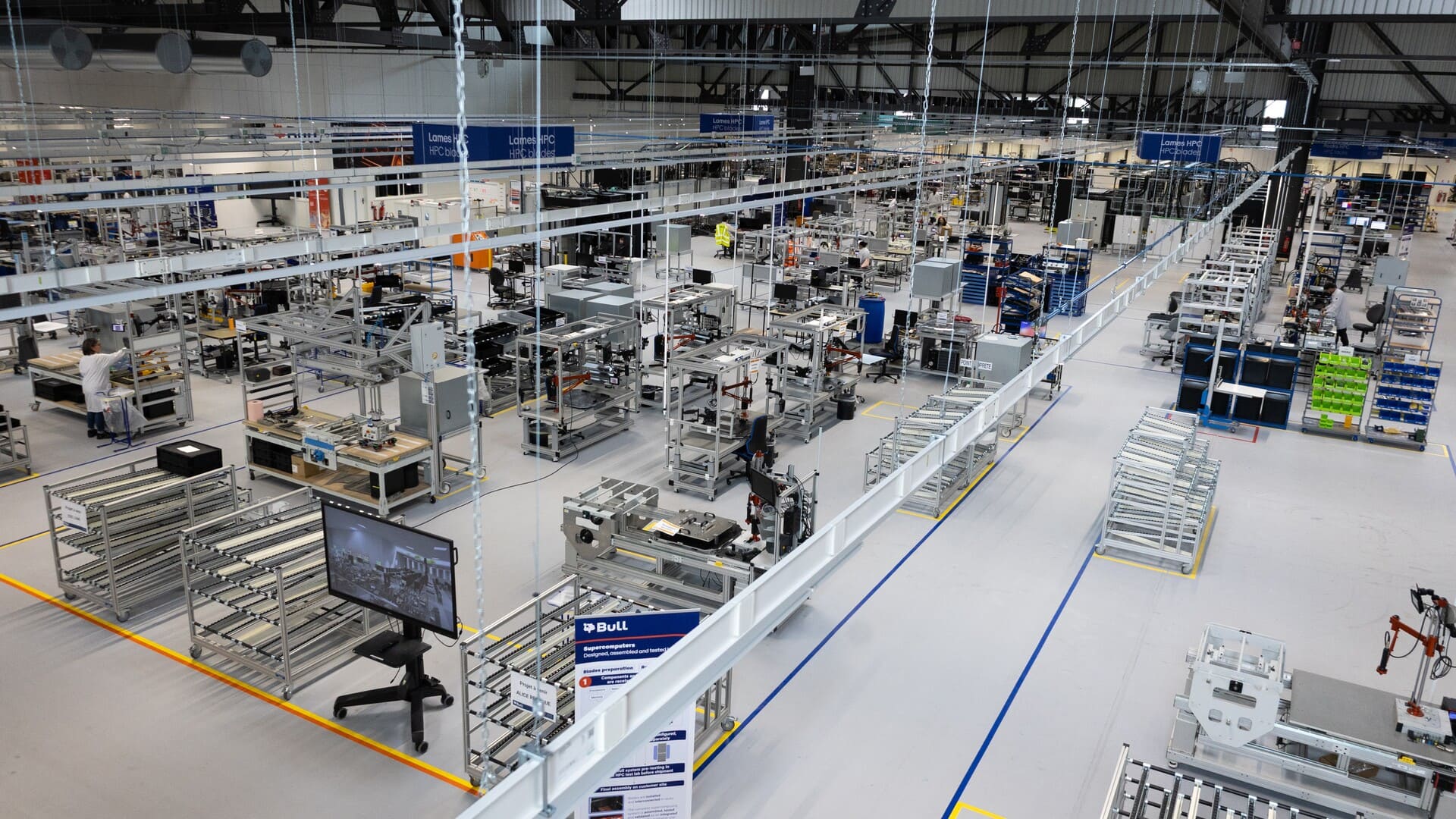 "On ne pouvait pas décaler", comment Bull a reconstruit son usine de supercalculateurs sans l'arrêter à Angers
