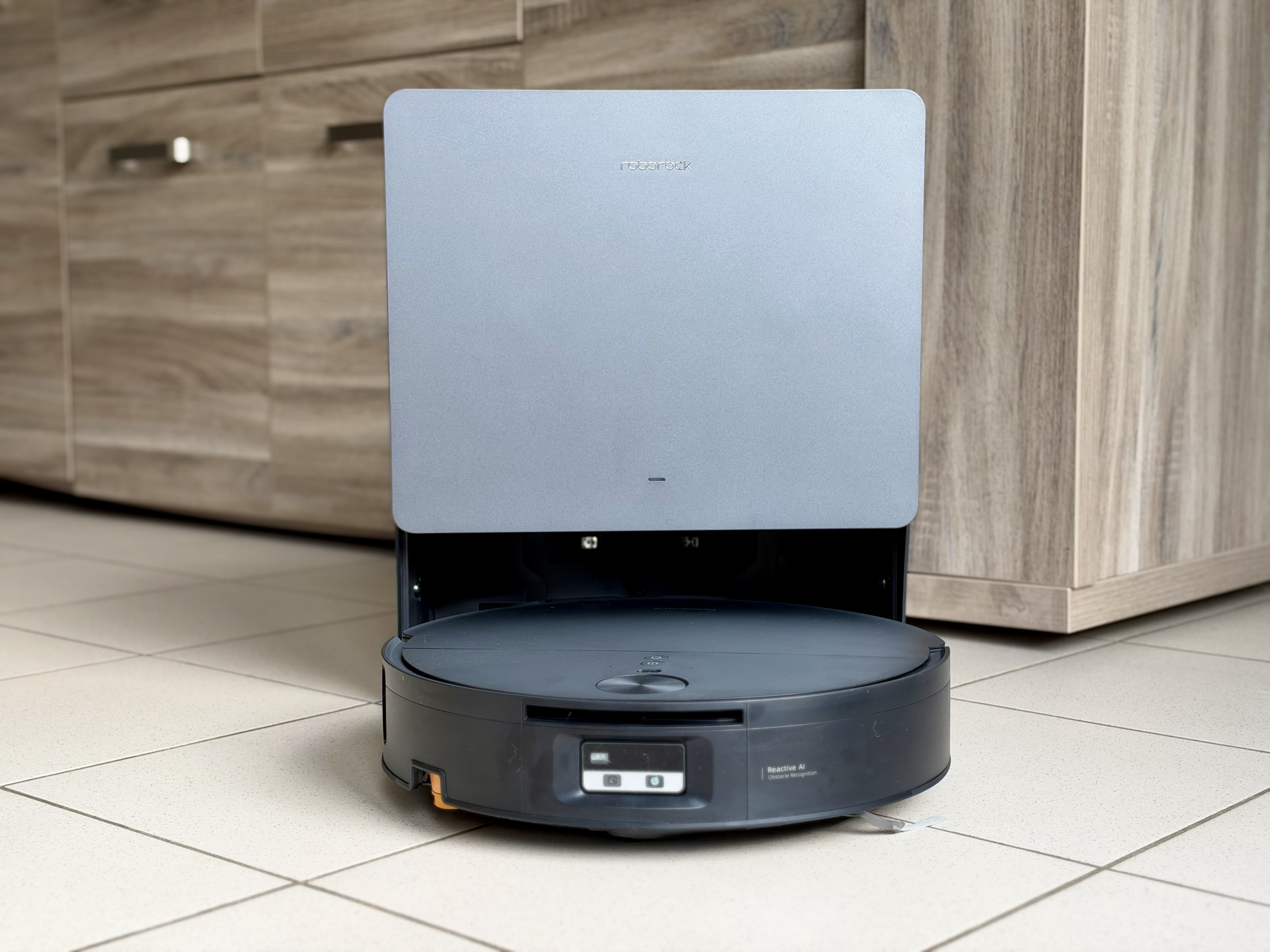 Test Roborock Saros 20 Flow Complete : l'aspirateur robot qui lave enfin comme il aspire
