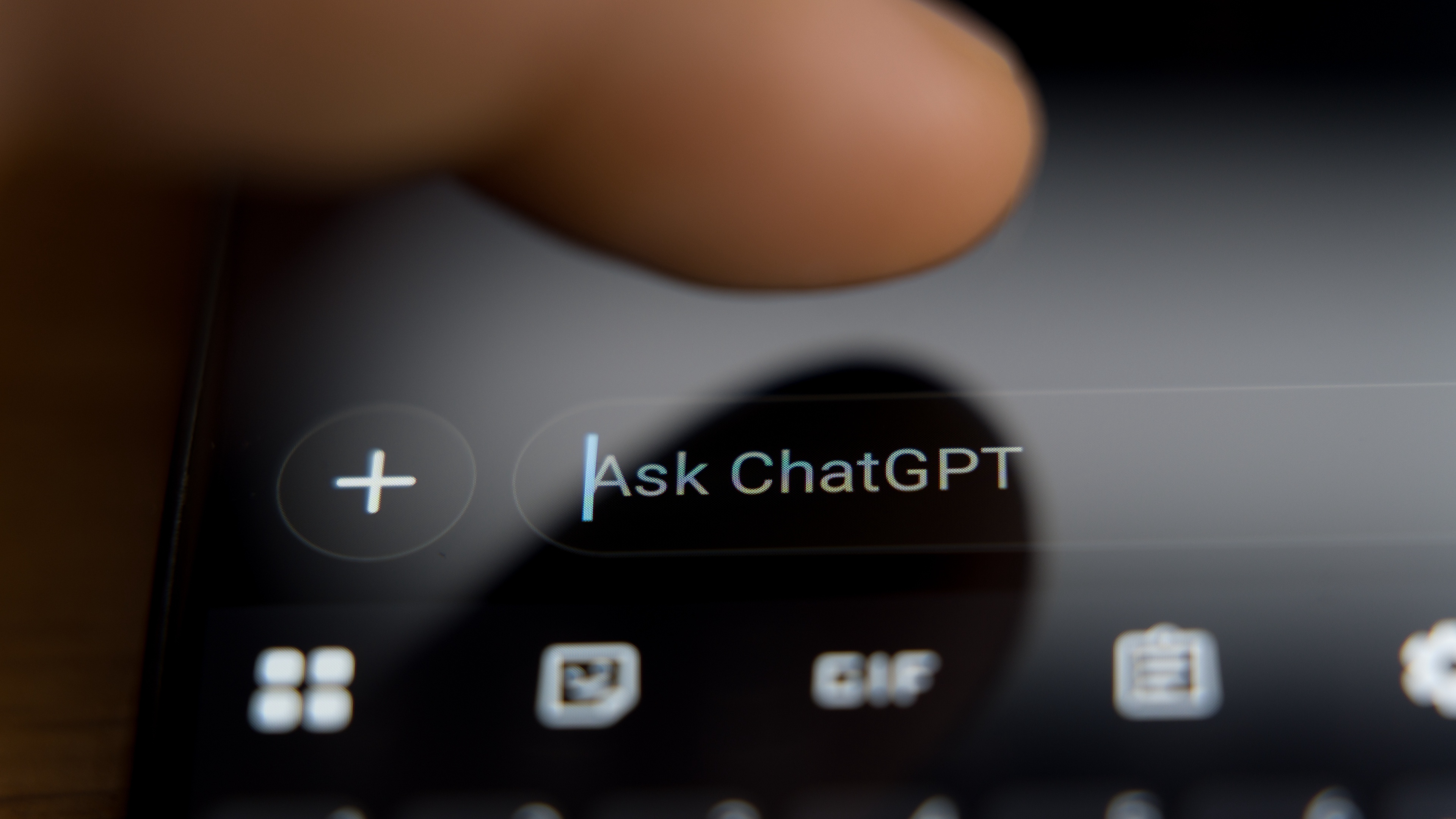 ChatGPT accepte enfin les fichiers audio : on a testé, voici ce que ça change dès aujourd’hui