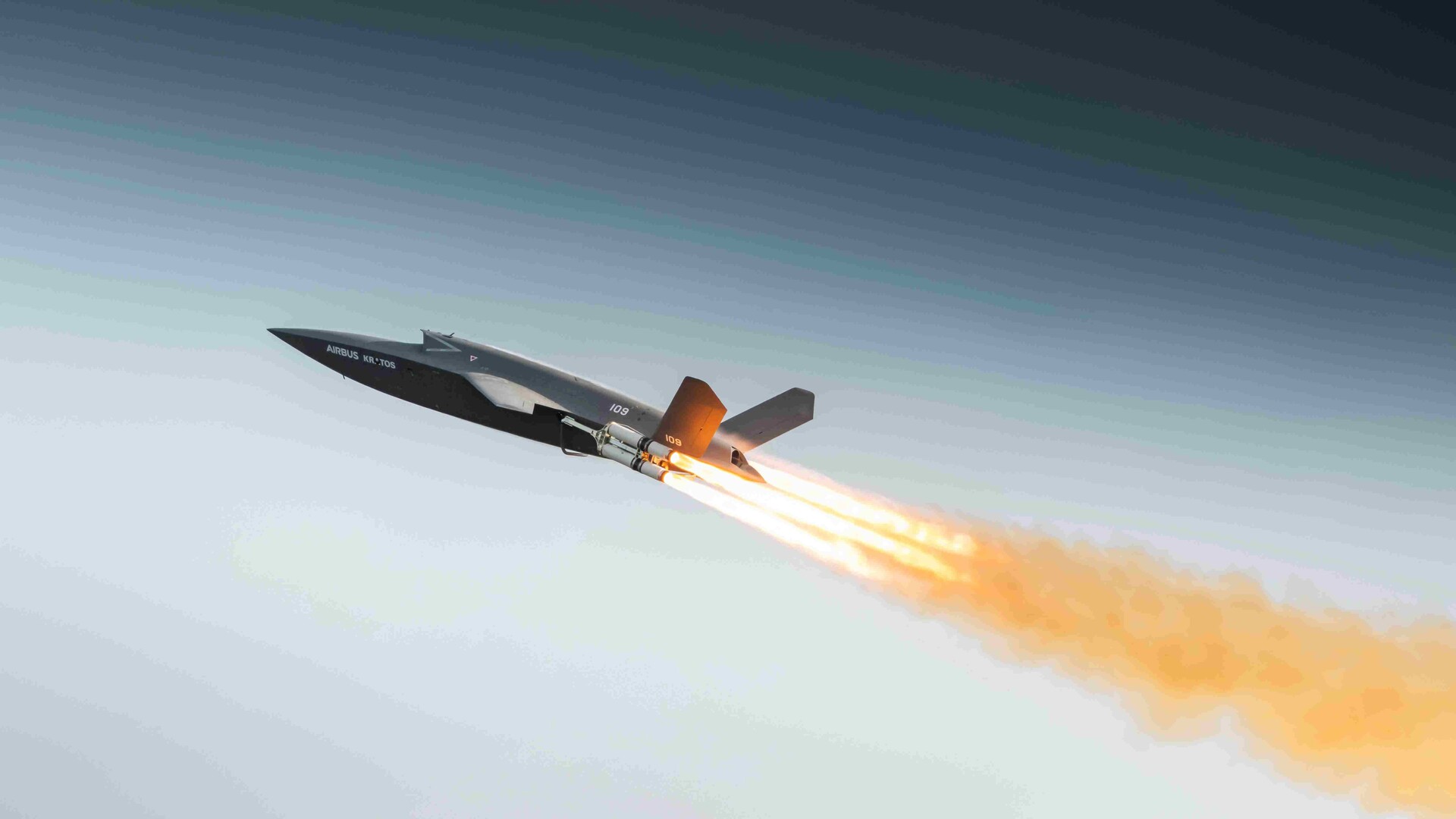 Sans piste ni pilote, le drone de combat Valkyrie d’Airbus a pris son envol en Europe
