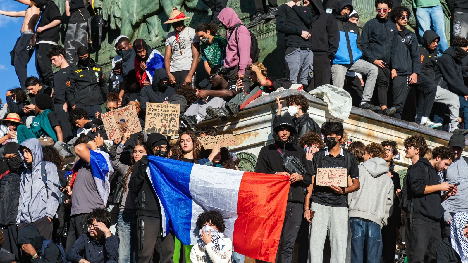 Bloquer les réseaux sociaux pour enrayer les émeutes, Gabriel Attal n'en démord pas