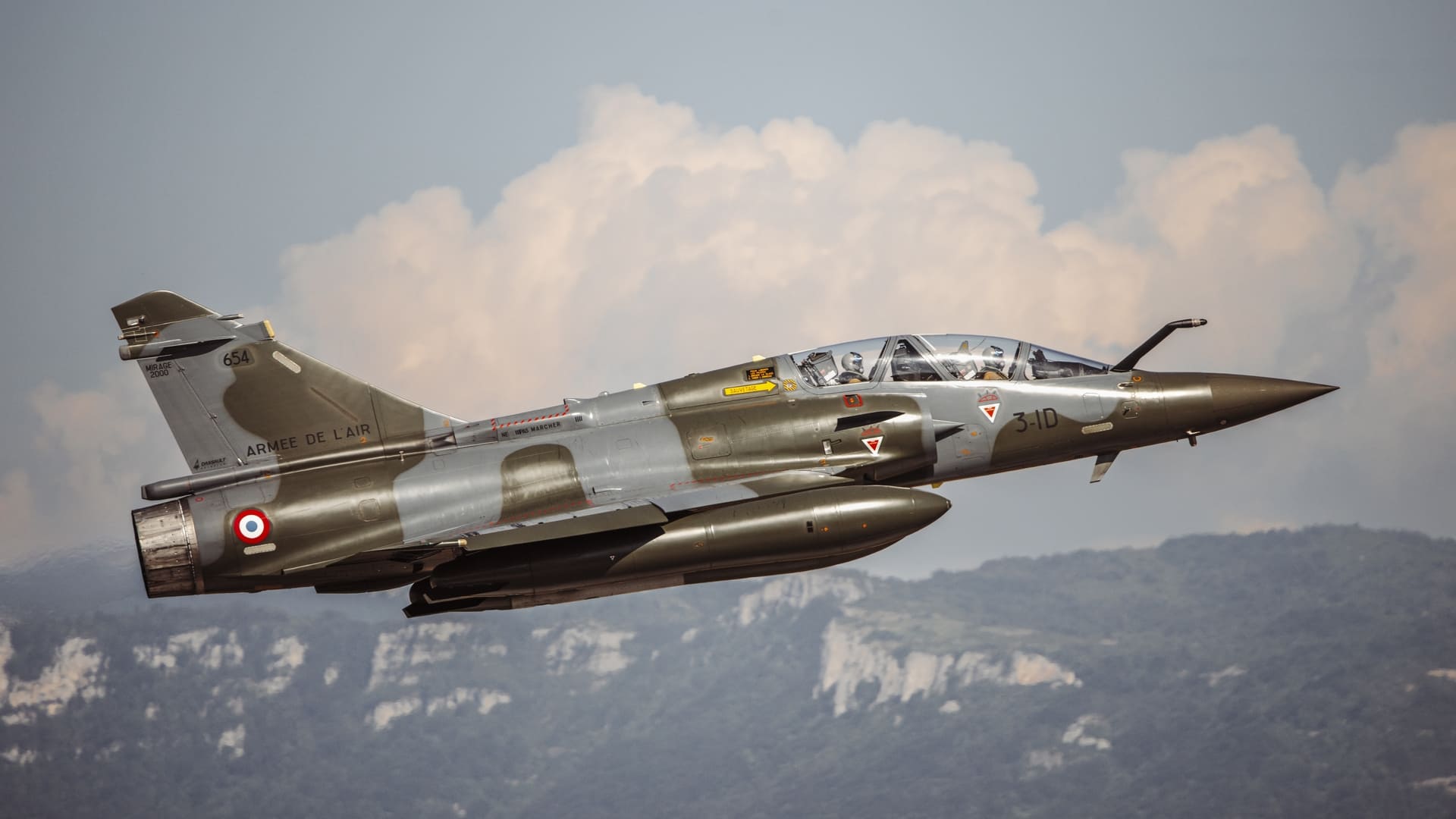 Accident d'un Mirage 2000D de l'armée de l'Air, un corps retrouvé et un aviateur toujours recherch