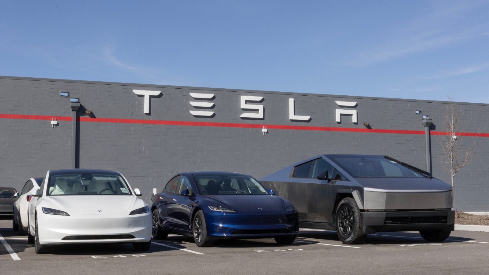 Tesla repousse la conduite autonome non supervisée à 2027 mais veut vendre le Cybercab dès cette année