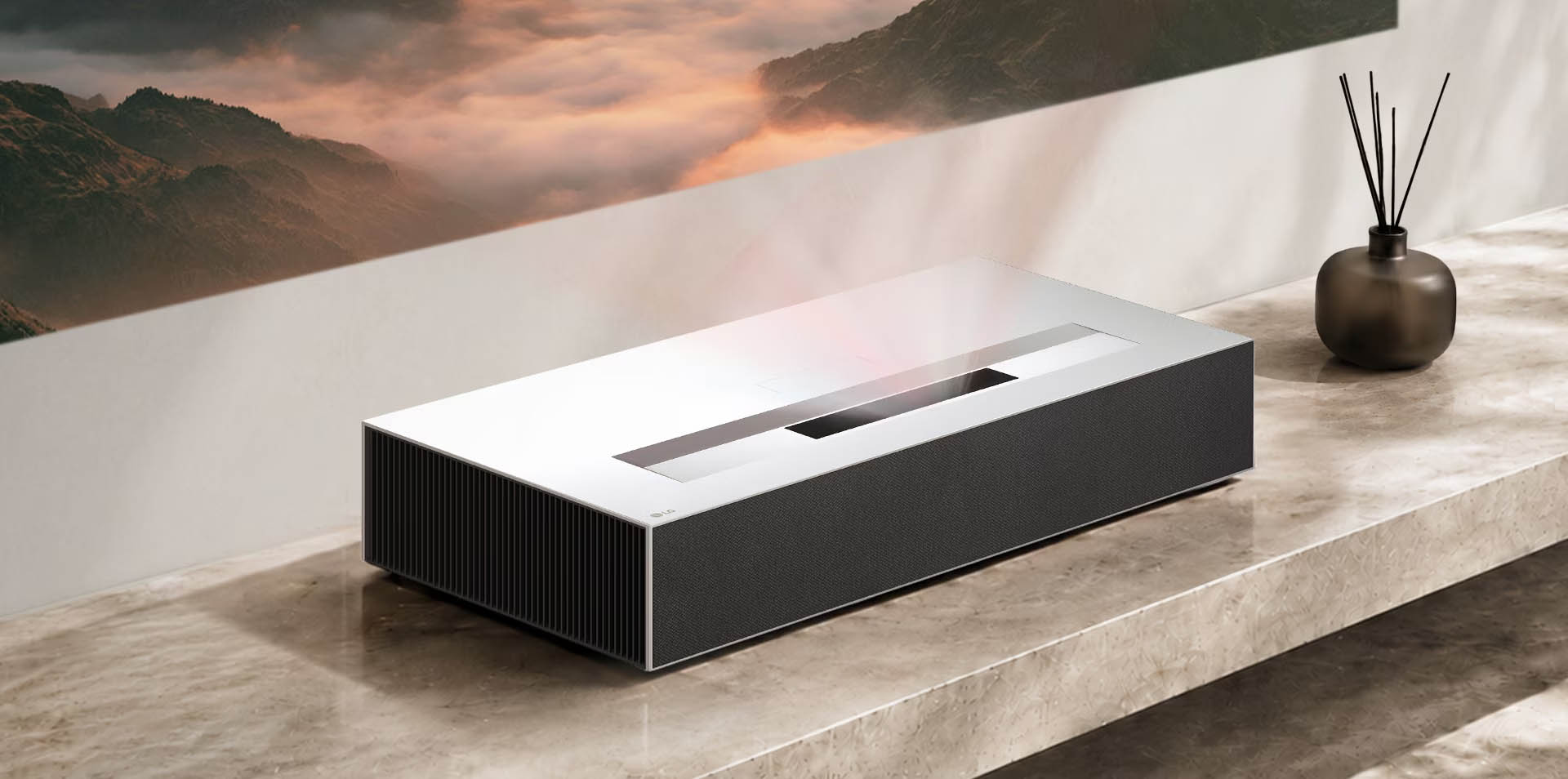 LG transforme son nouveau vidéoprojecteur 4K en chef d'orchestre d'un home cinéma sans fil