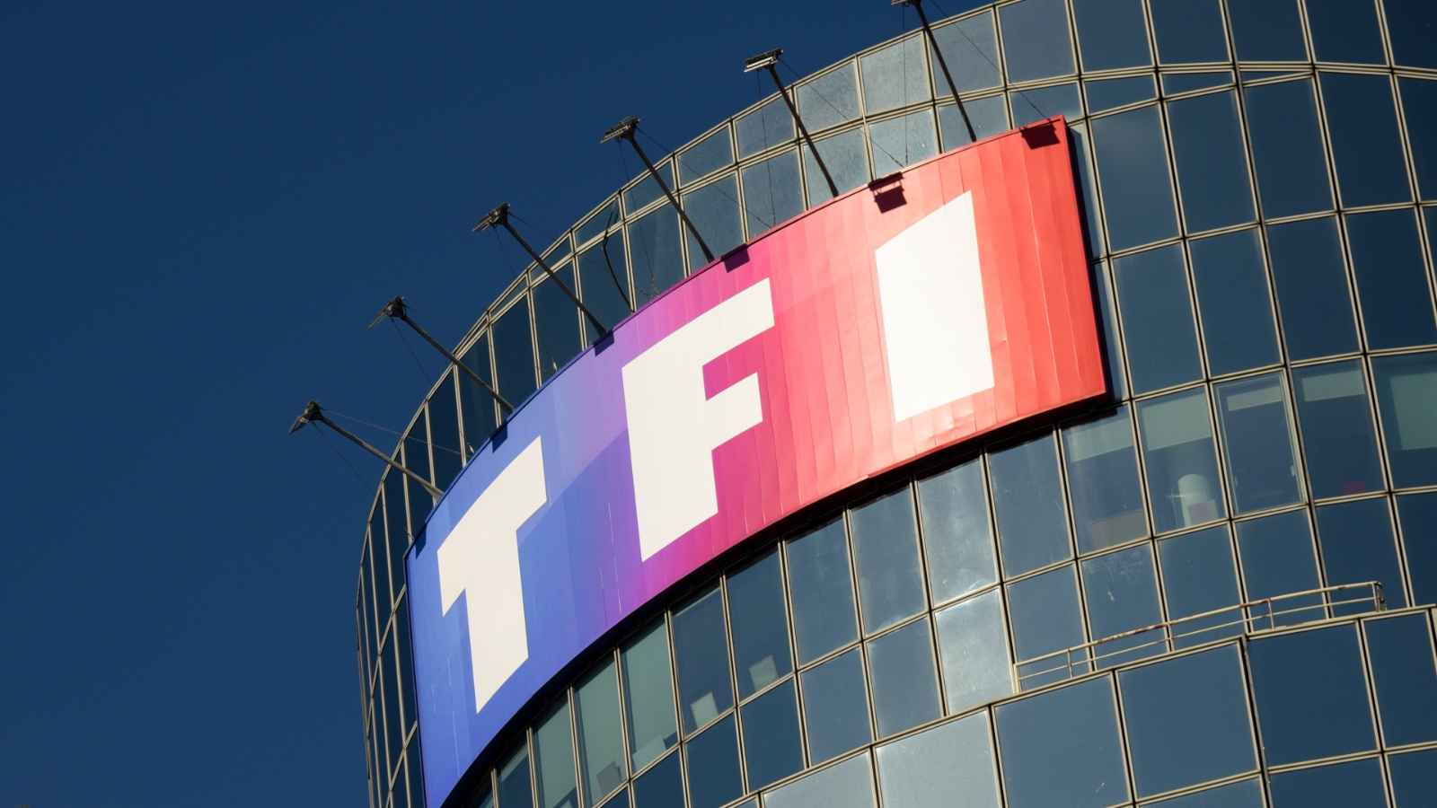 TF1 ferme définitivement ce service populaire disponible sur les box Free, Orange et Bouygues Telecom